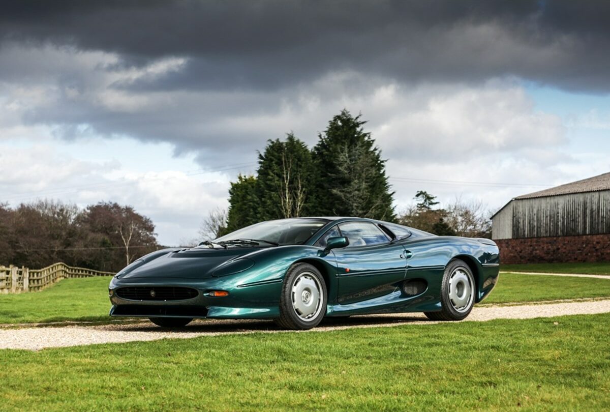 1992 Jaguar XJ220 Front Angle