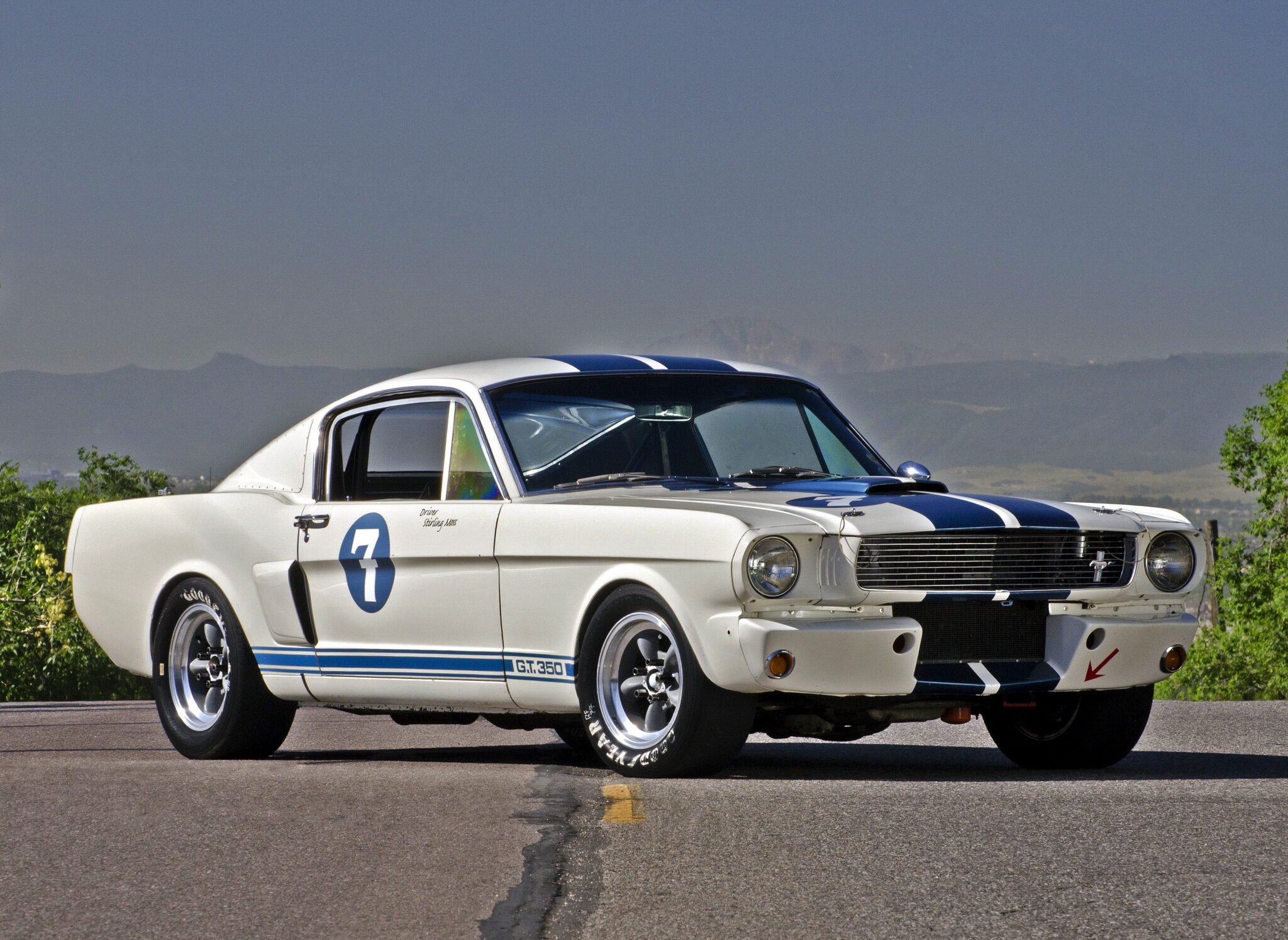 2016 Ford Mustang Shelby GT350R Photo Gallery | Cars.com