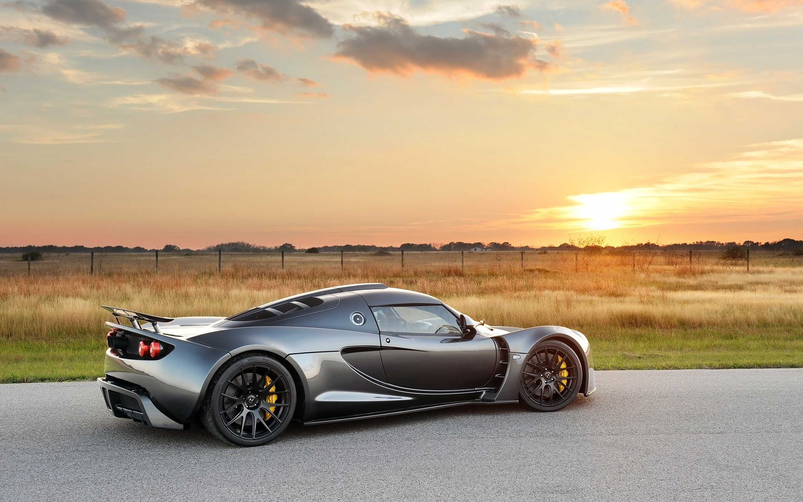 Машина Hennessey Venom gt