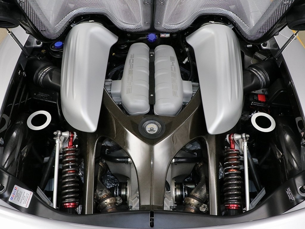 Porsche Carrera GT 5.7L V10 (980/01) Engine