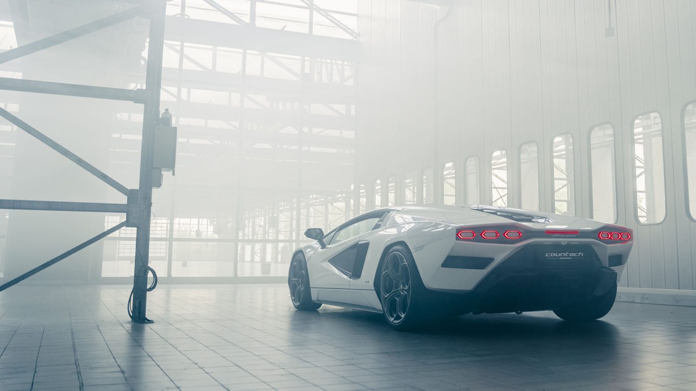Lamborghini unveils the Countach LPI 800-4