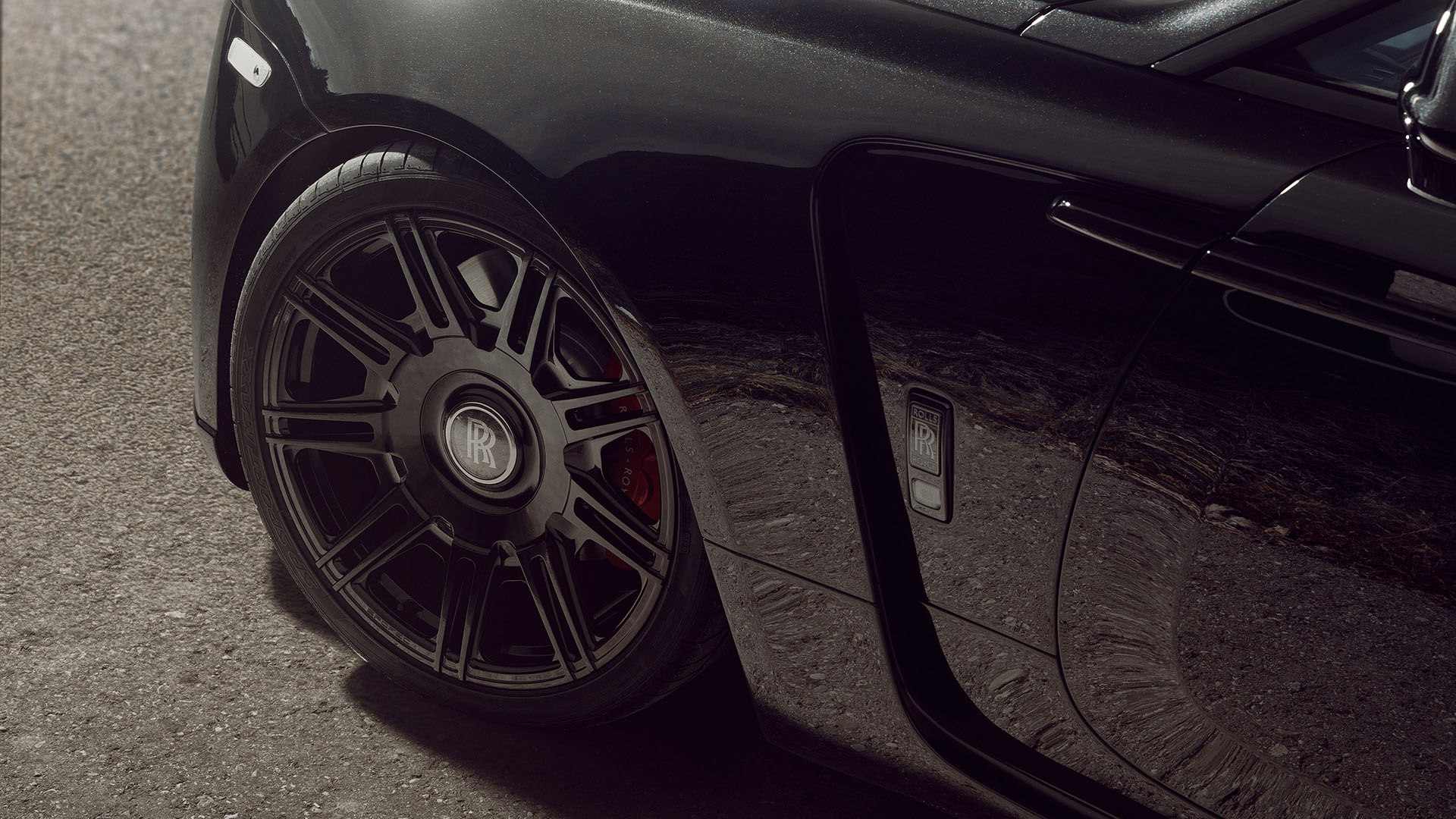 Sinister Rolls-Royce Black Badge Wraith Tuned To Over 700 HP