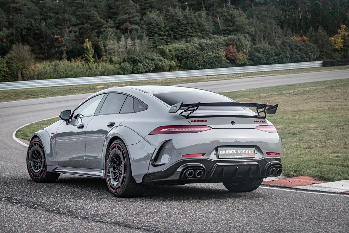 Widebody stance of the Brabus Rocket 900