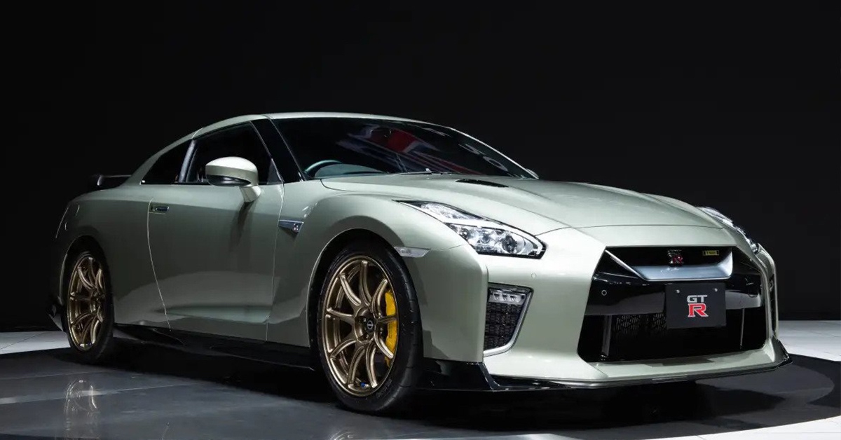 Green Nissan GT-R R35