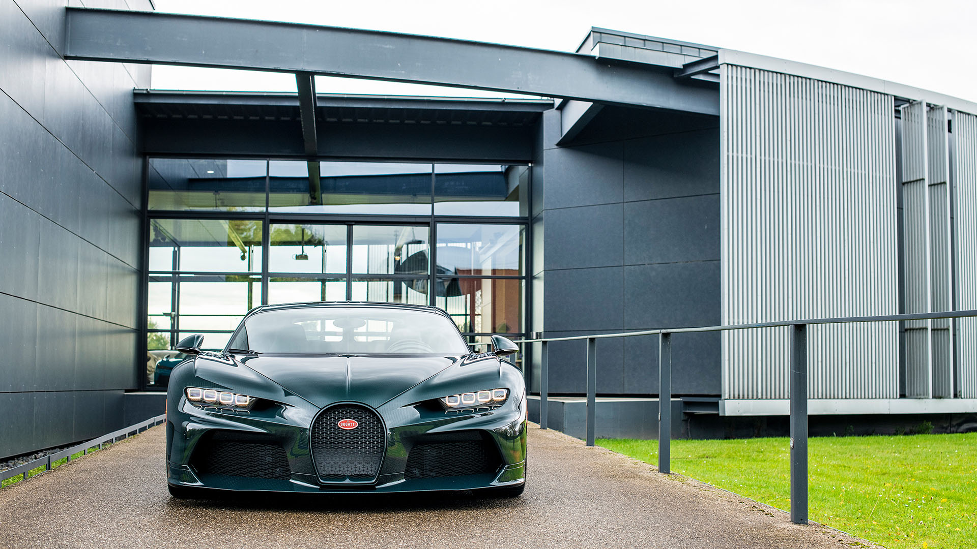 Bugatti Chiron Body Panels Are On Sale For 400 000 CarBuzz