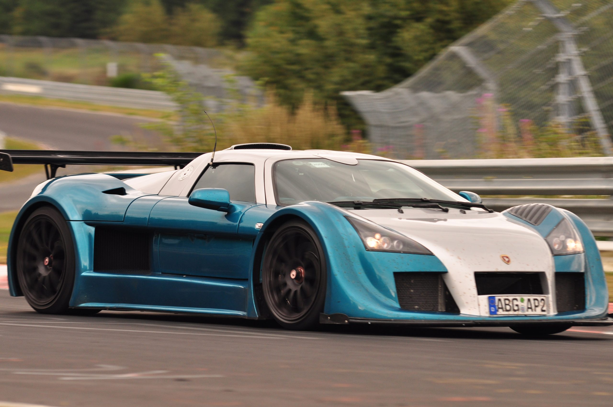 Gumpert Apollo Teal and White