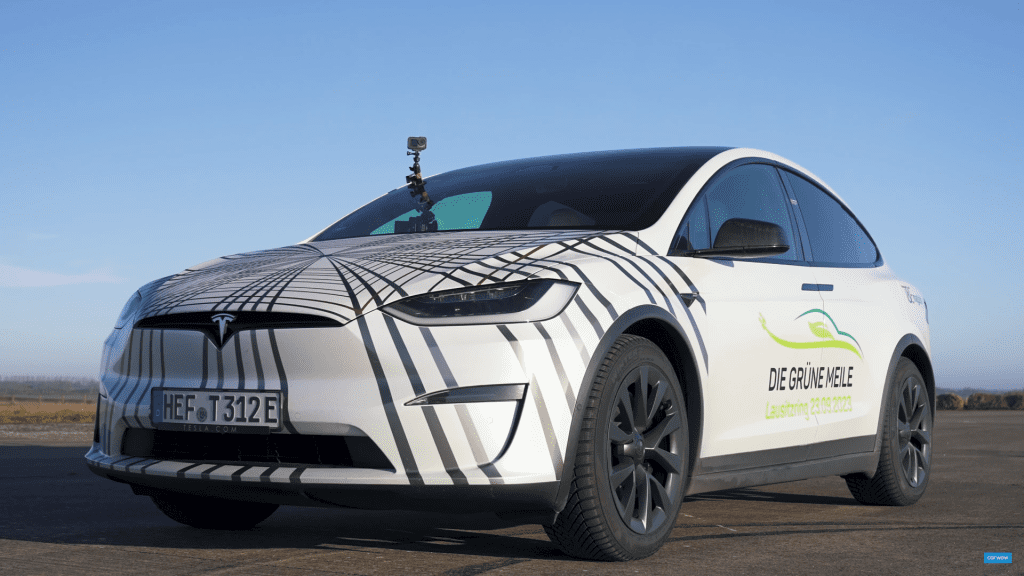 Tesla Model X Rally VIDEO: Tesla Model X Plaid Drag Races A Ferrari SF90 And Aventador SVJ