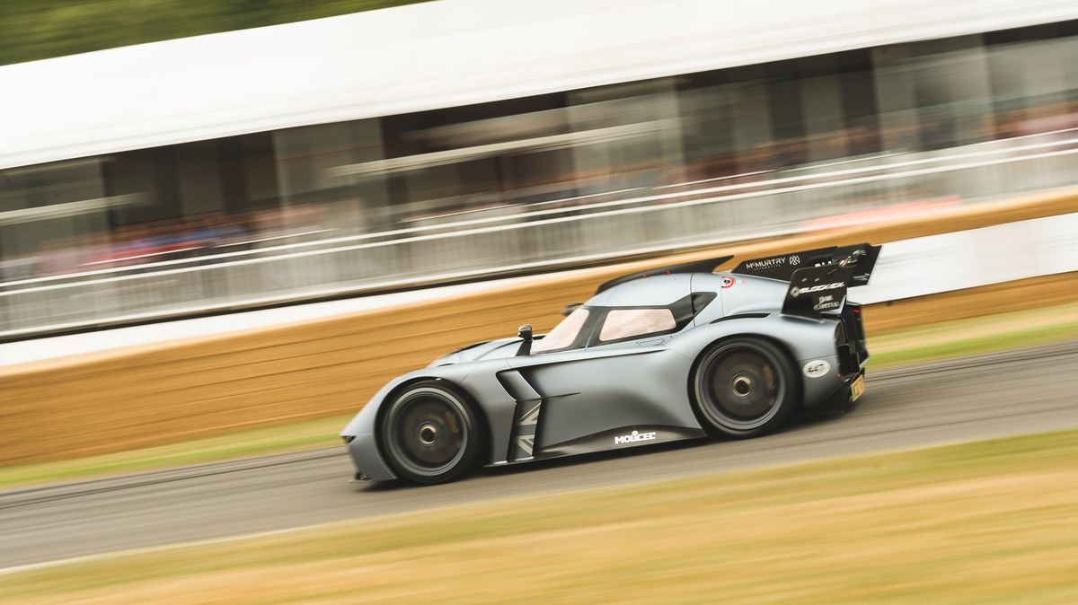 Rolling shot of the McMurtry Spéirling at the Hill Climb race track.