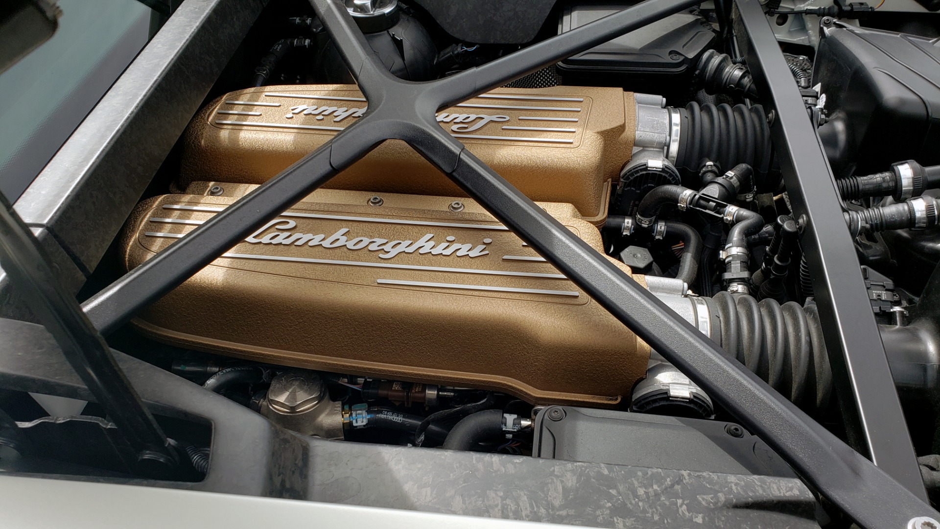 V10 lamborghini engine