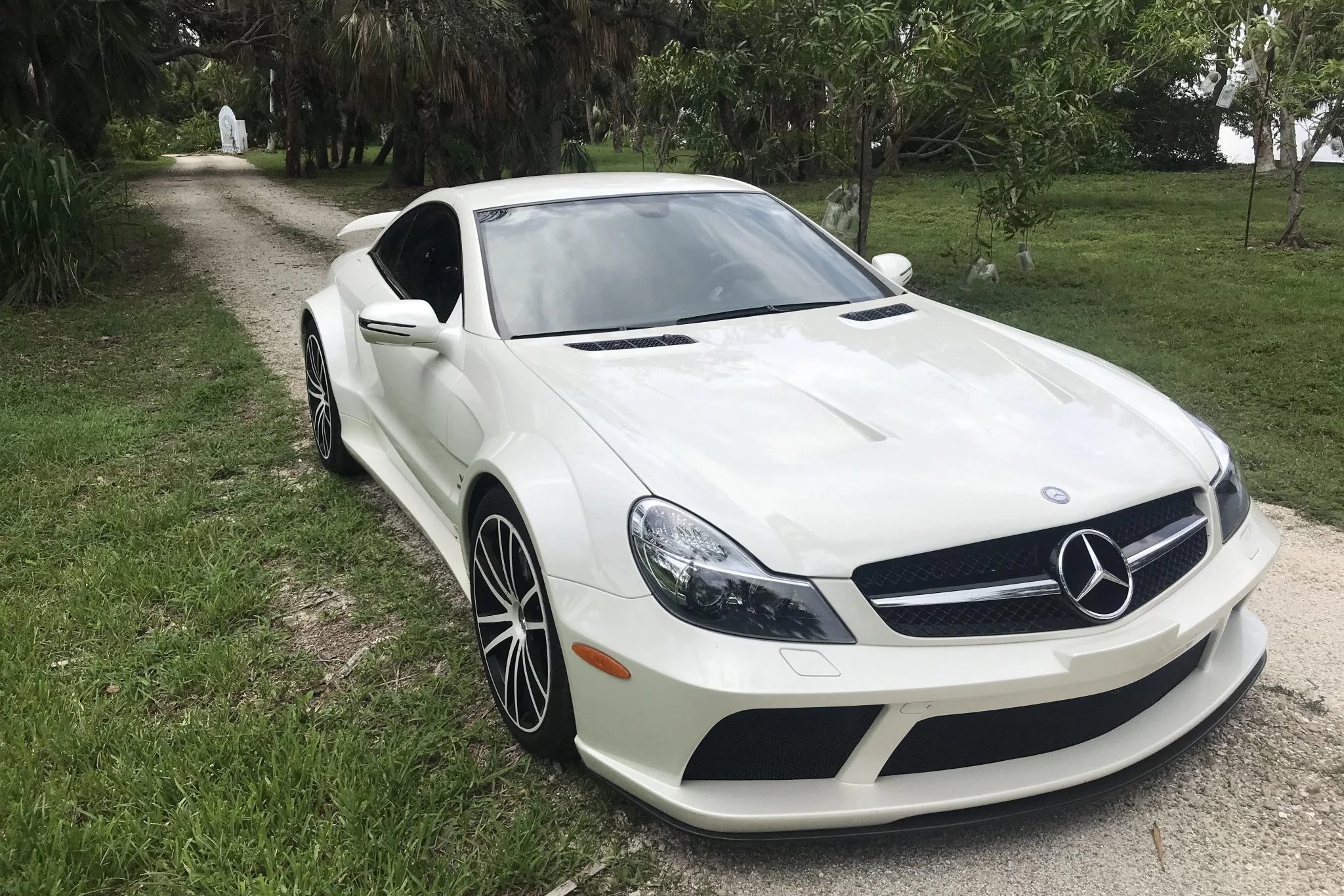 Front-angled-view of a 2009 mercedes benz sl65 amg black series