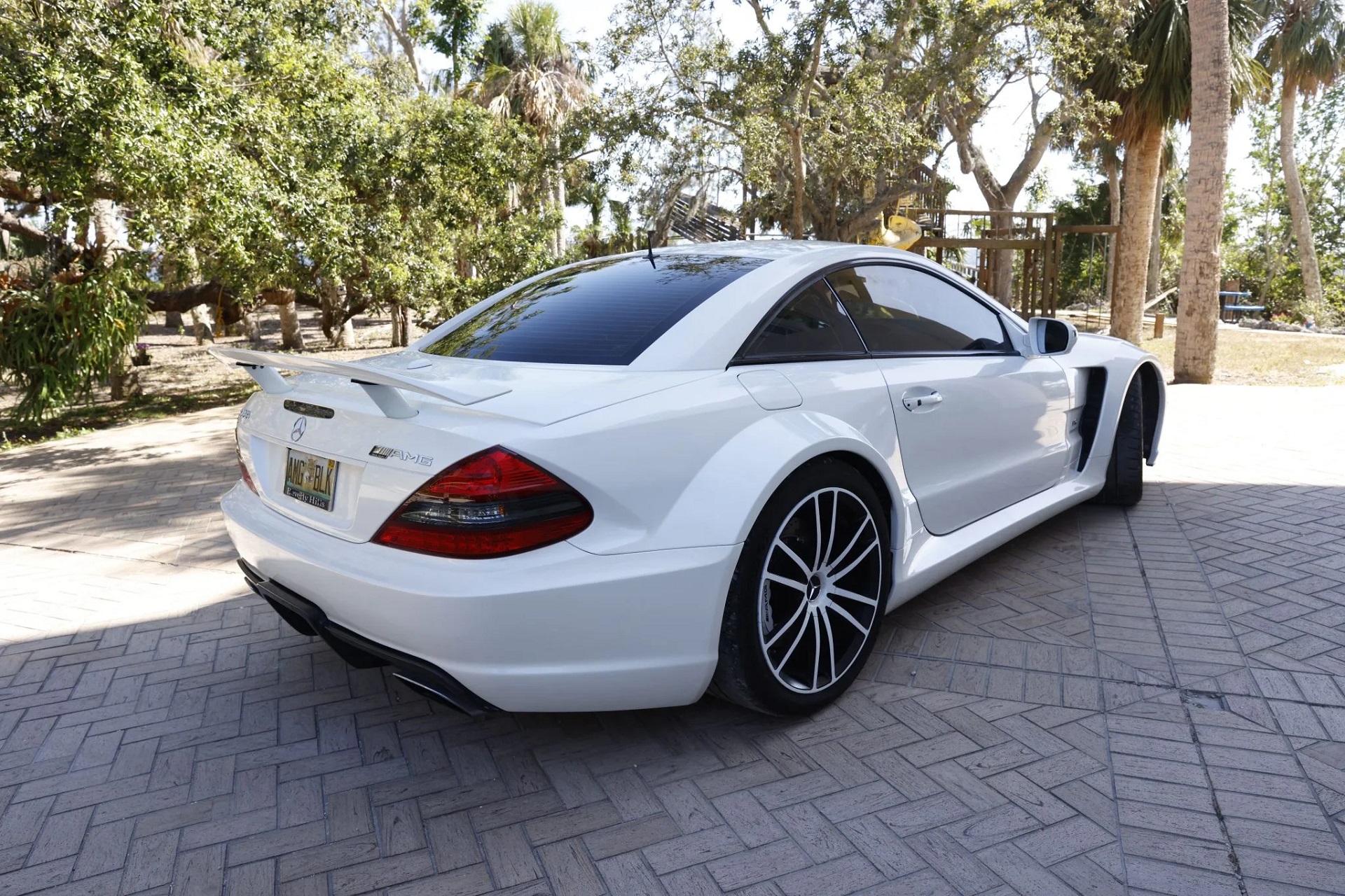rear-angled-profile of a white 2009 mercedes benz sl65 amg black series