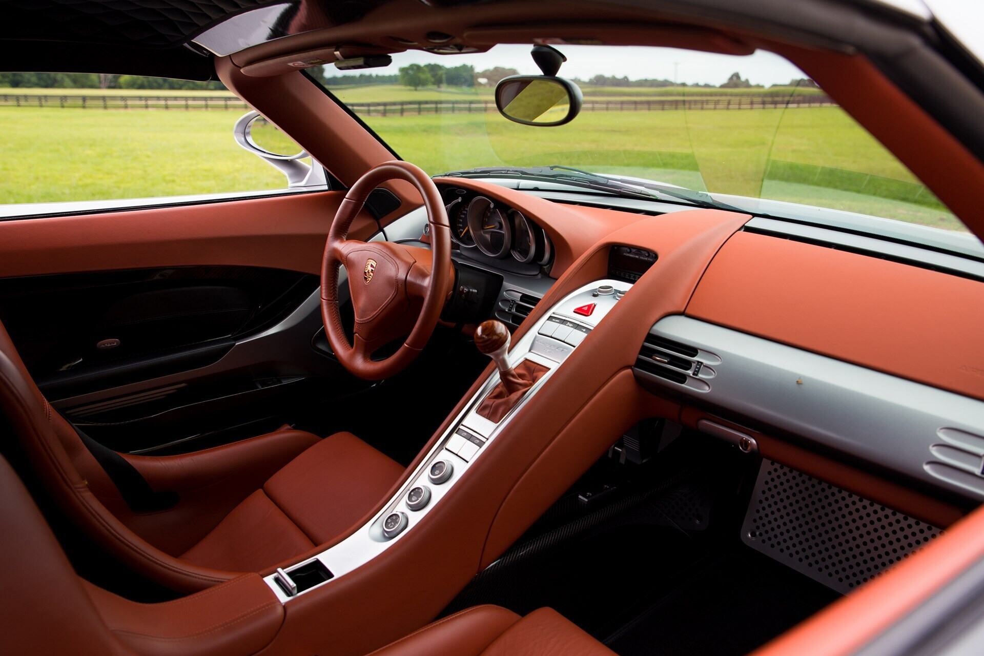 The terracotta brown interior of a silver 2005 Porsche Carrera GT