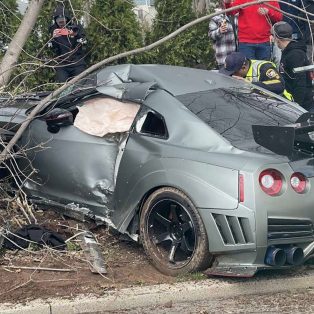 wrecked GT-R with body kit
