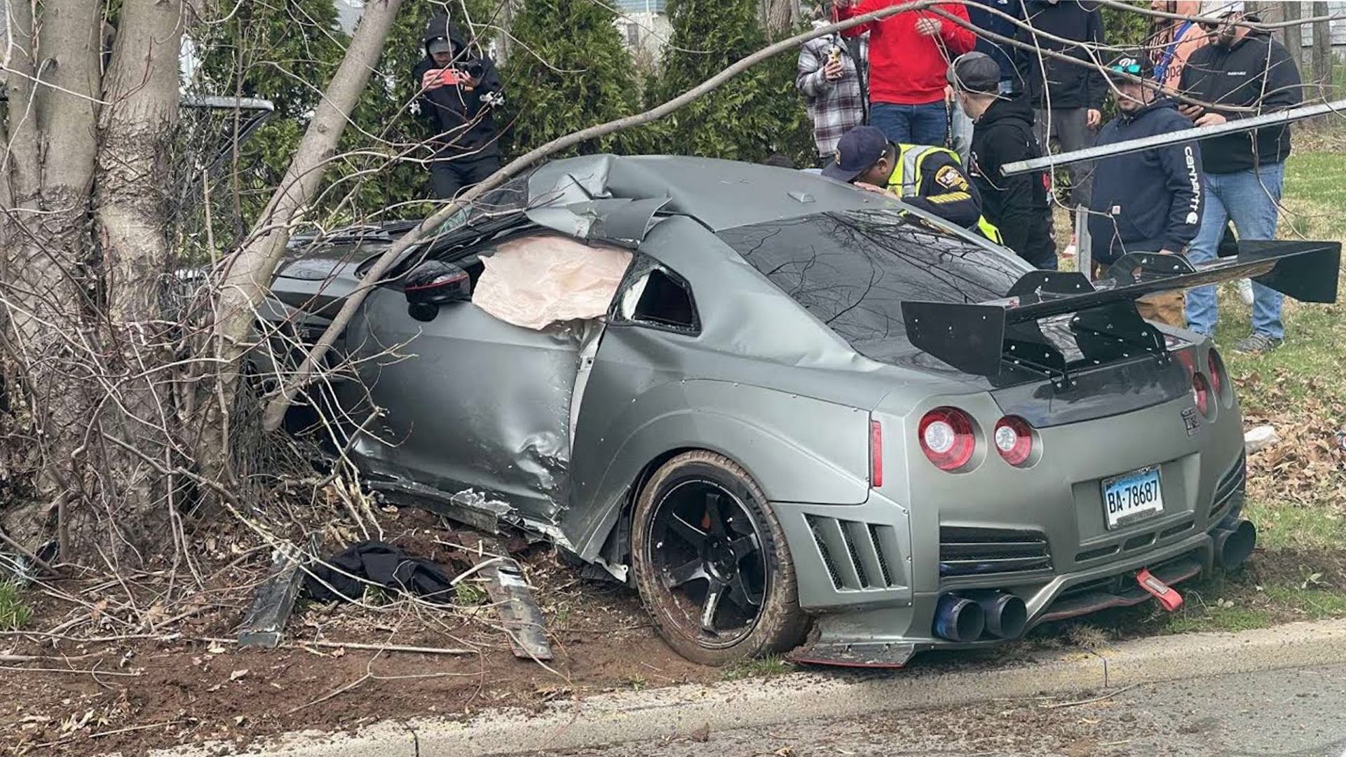 wrecked GT-R with body kit