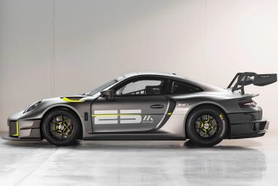 side profile of the 2022 Porsche 911 GT2 RS Clubsport 25 'Manthey Racing'
