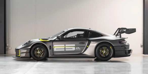 side profile of the 2022 Porsche 911 GT2 RS Clubsport 25 'Manthey Racing'