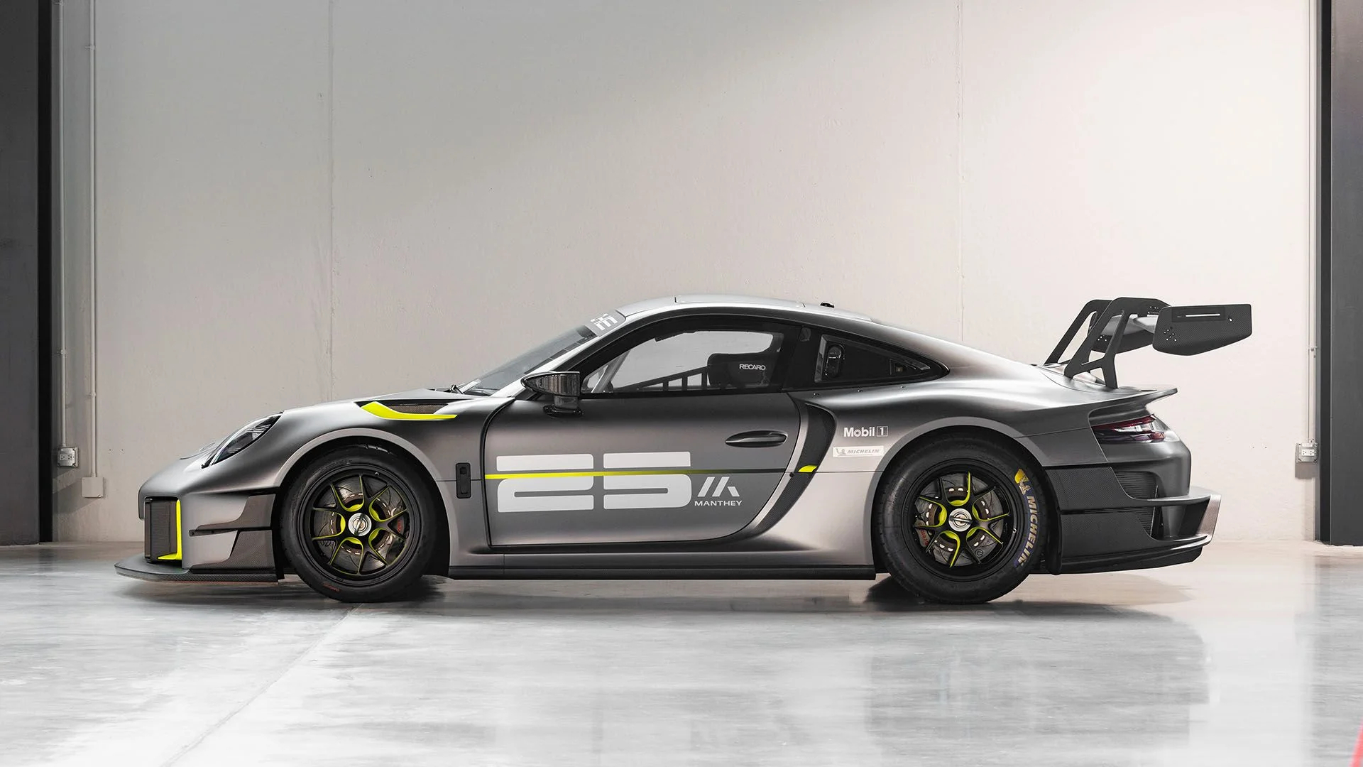 side profile of the 2022 Porsche 911 GT2 RS Clubsport 25 'Manthey Racing'