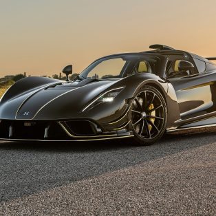 Hennessey Venom GT hits 270.49 mph, busts Bugatti Veyron's speed