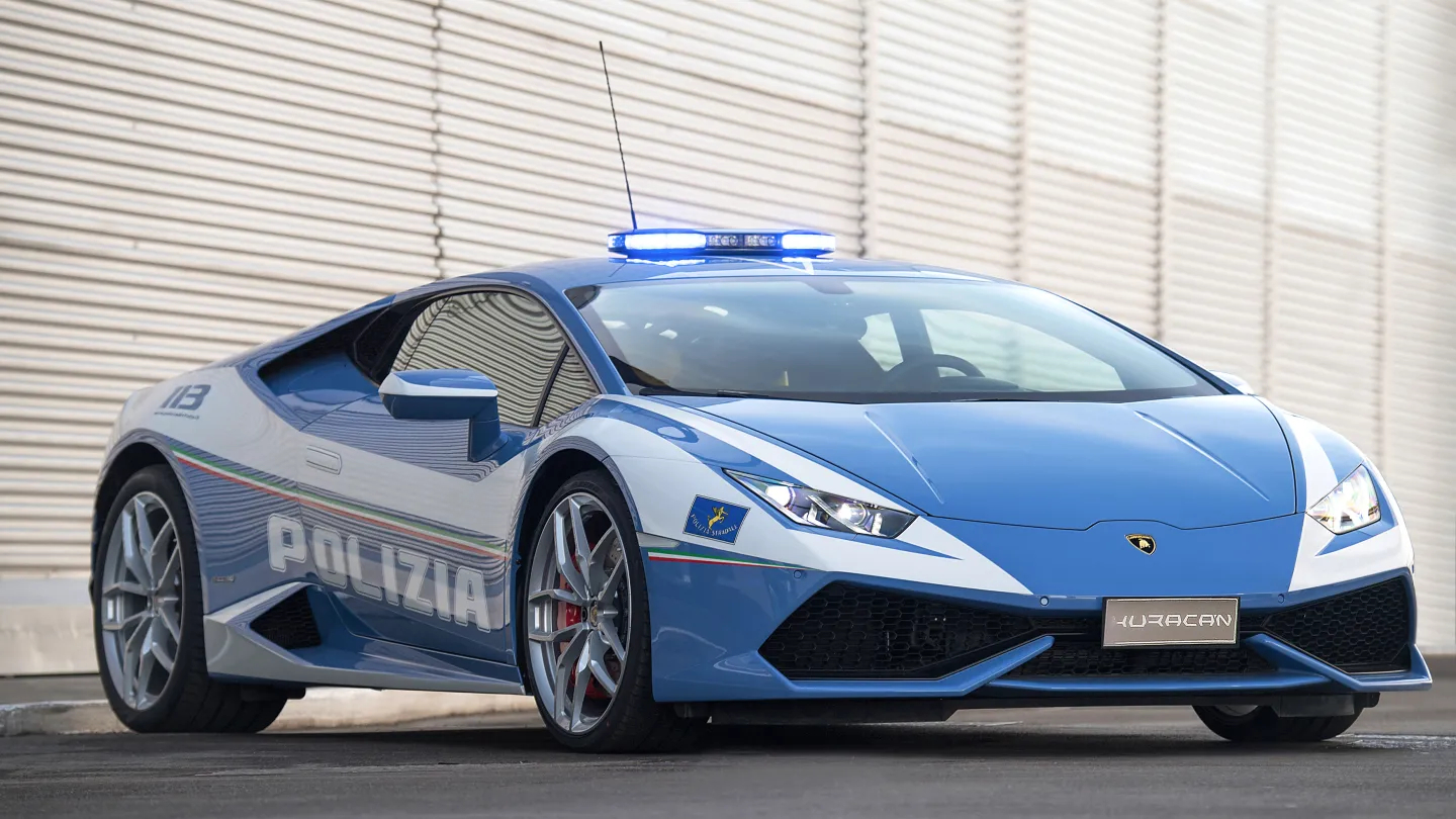 Front-angled view of a Lamborghini Huracan owned by the Italian Police Force.