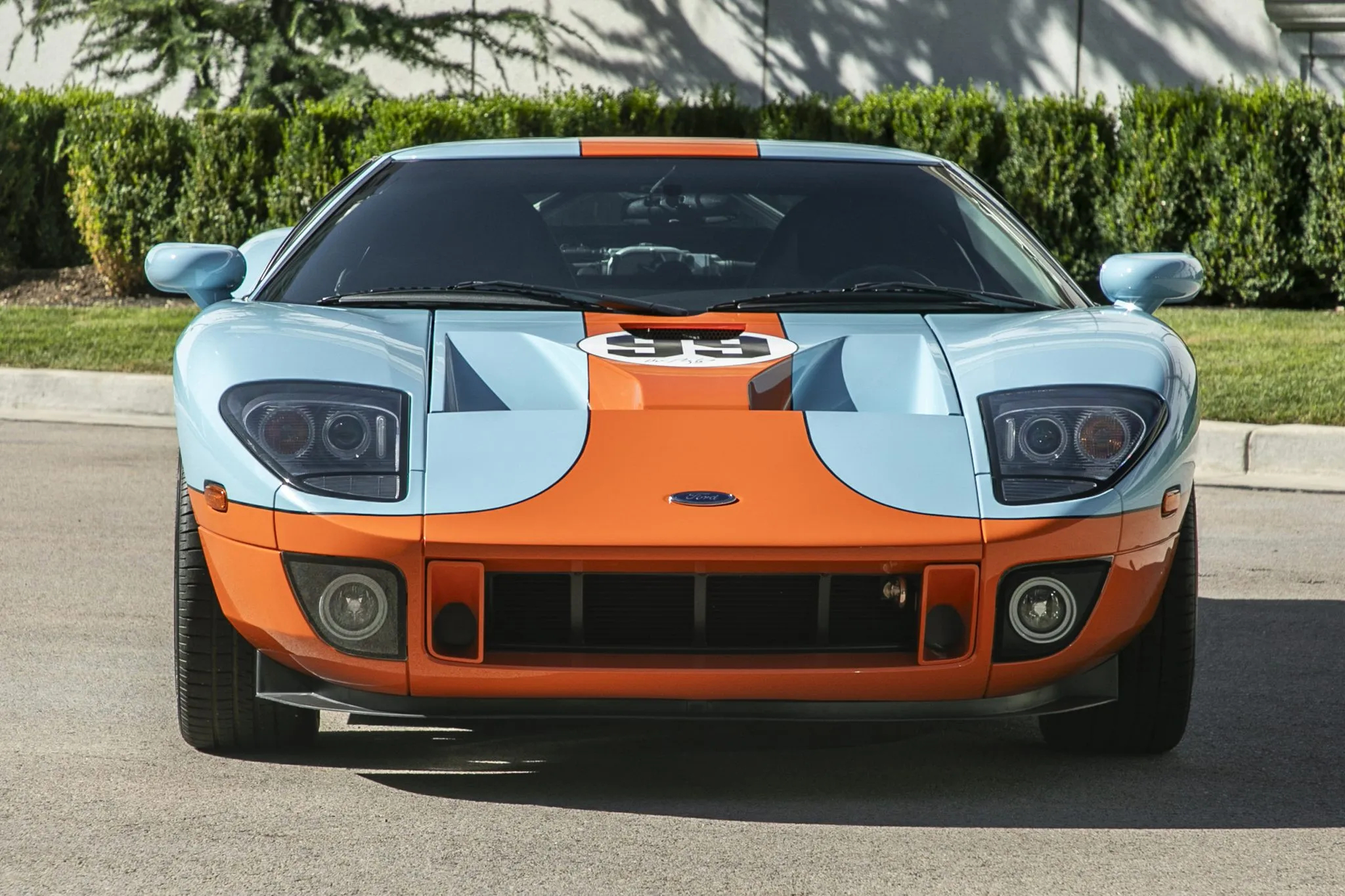 vue frontale d'une Ford GT Heritage Edition 2006