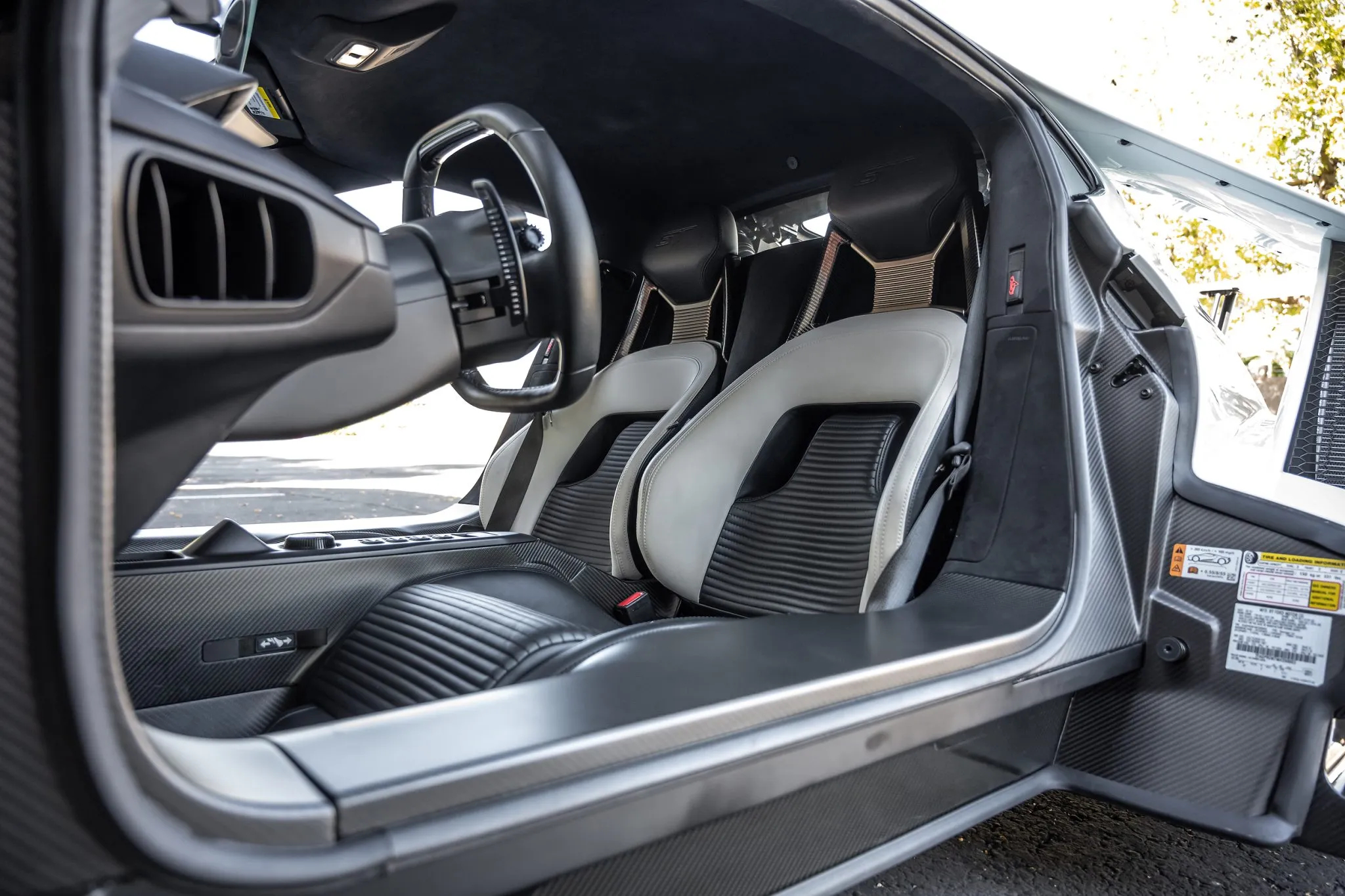 Interior-of-a-2021-Ford-GT