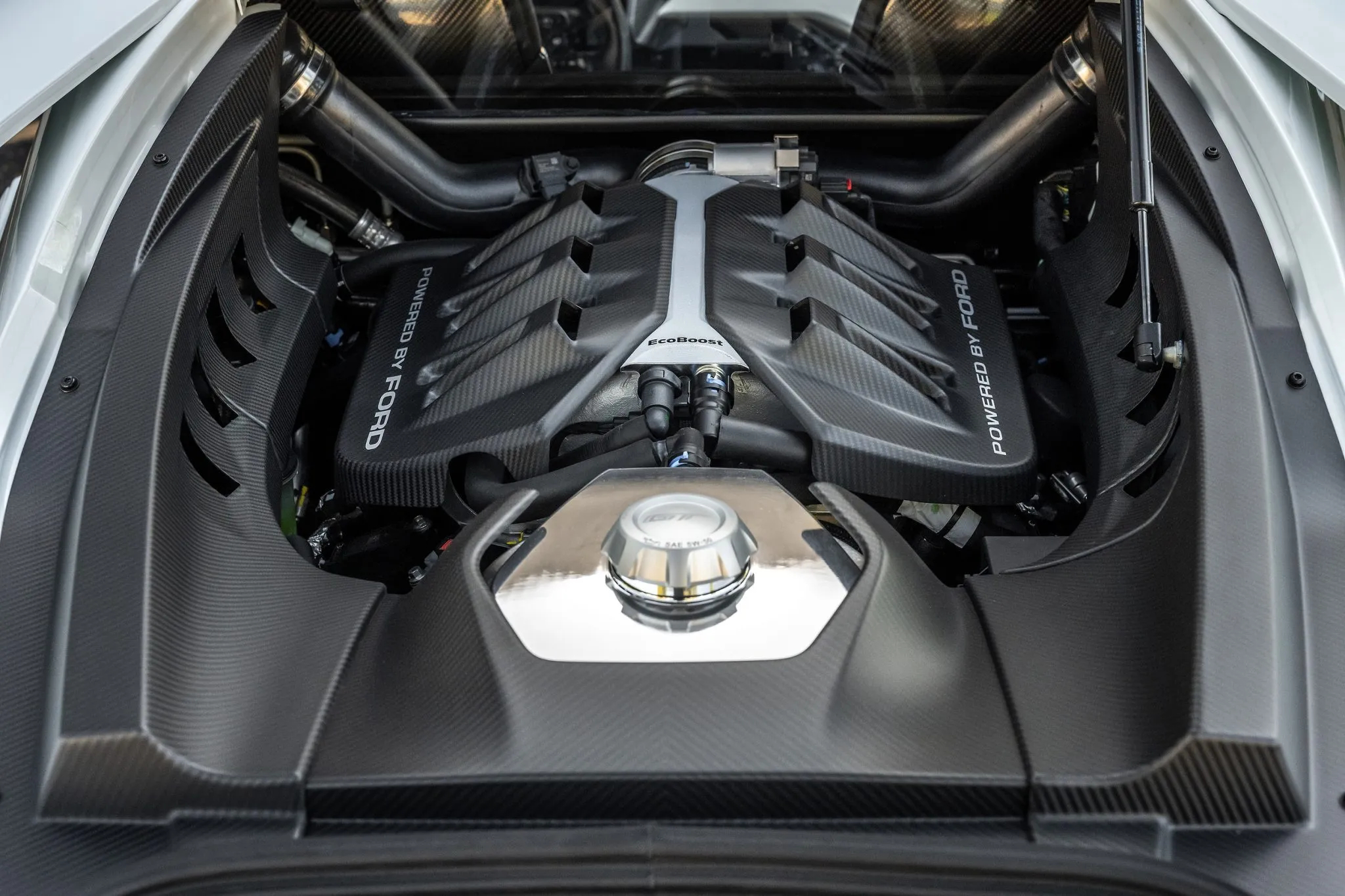 The-EcoBoost-V6-engine-of-a-2021-Ford-GT
