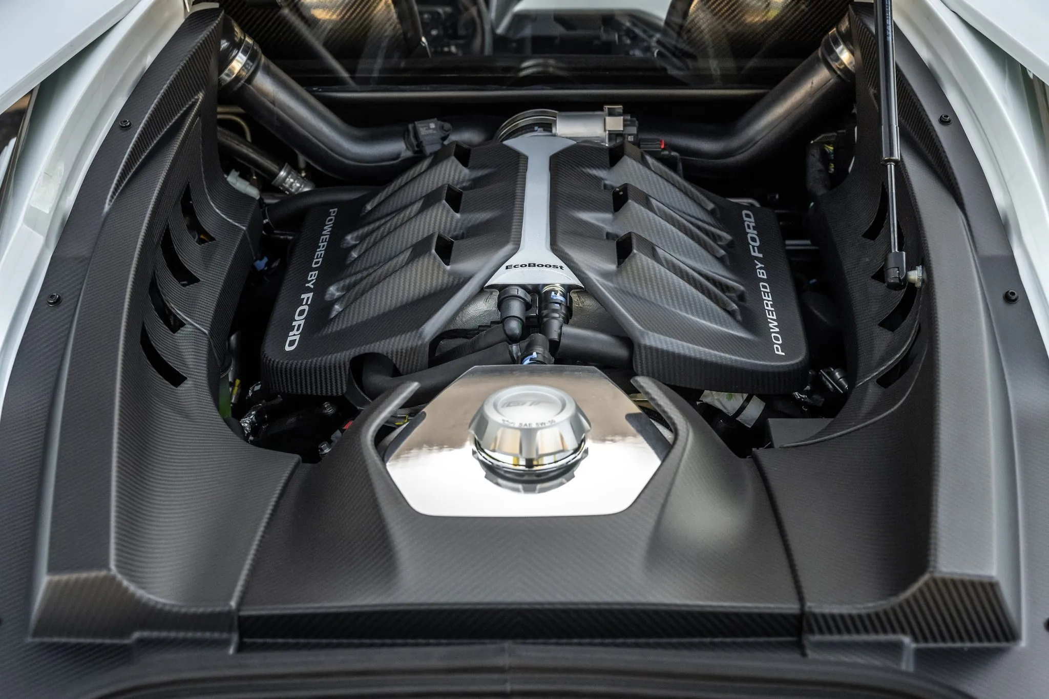 The-EcoBoost-V6-engine-of-a-2021-Ford-GT