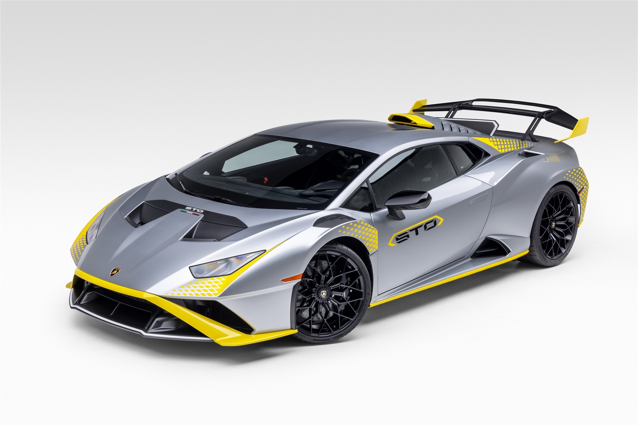 2023 Lamborghini Huracan STO