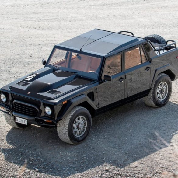 Lamborghini LM002 (1986-1993) - The Ultimate Guide