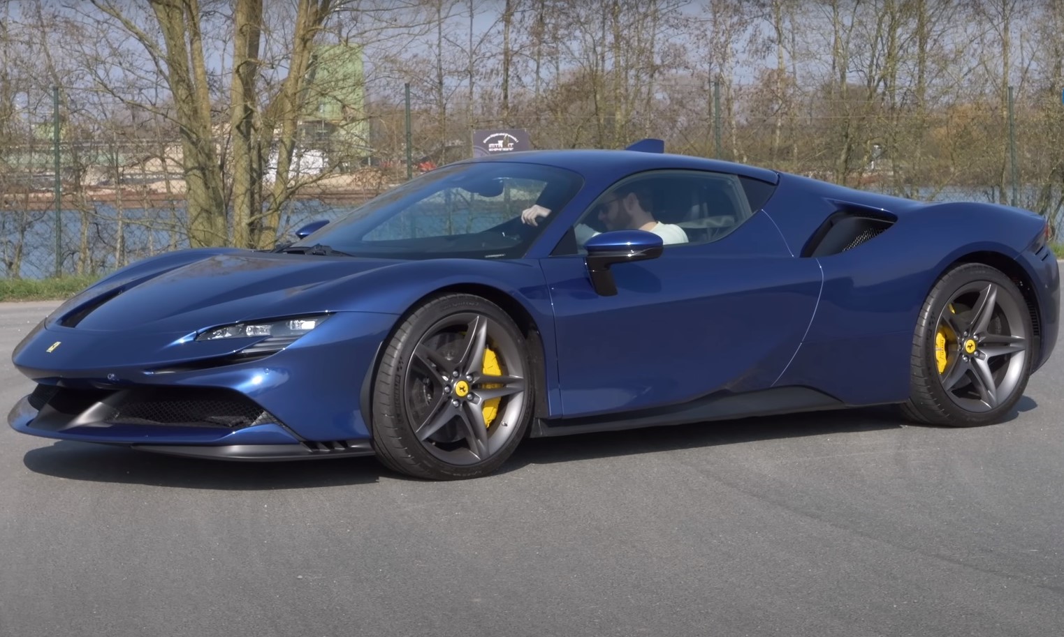 Ferrari SF90 Stradale Goes Flat Out On Autobahn