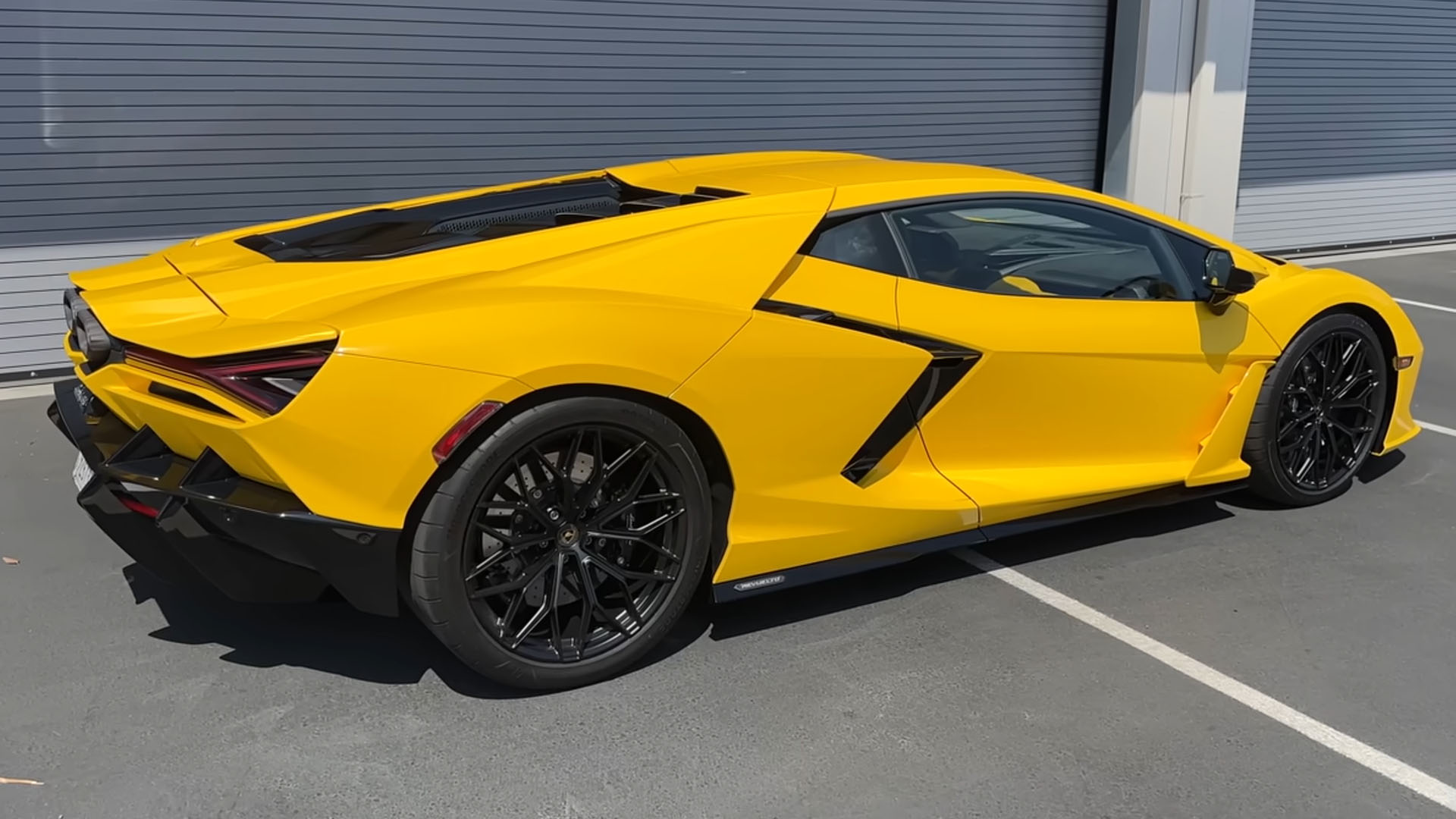 Is the Lamborghini Revuelto worth the 0,000 base price?