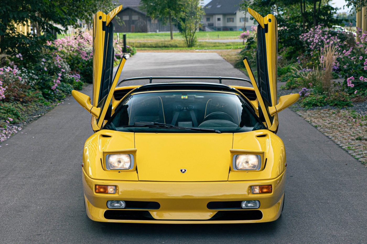 car-of-the-day-1998-lamborghini-diablo-sv-roadster