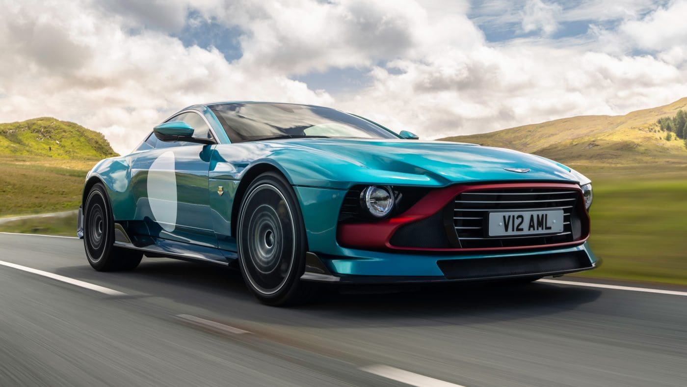 Stilvolle Aston Martin Valour Bildnull