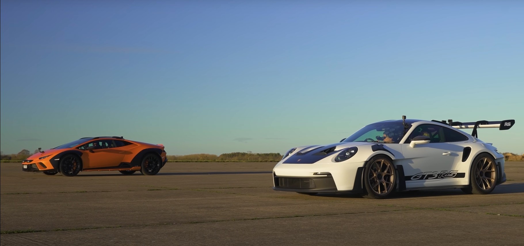 Huracán Sterrato Shocks 911 GT3 RS in Drag Race
