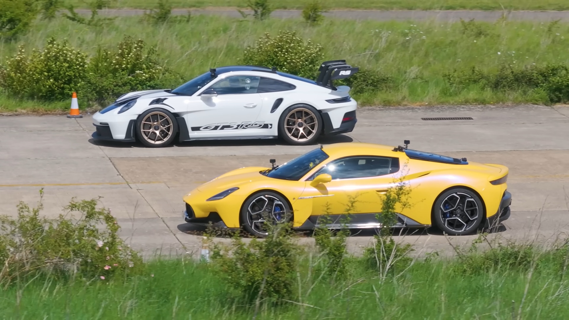 Maserati MC20 Drag Races Porsche 911 GT3 RS