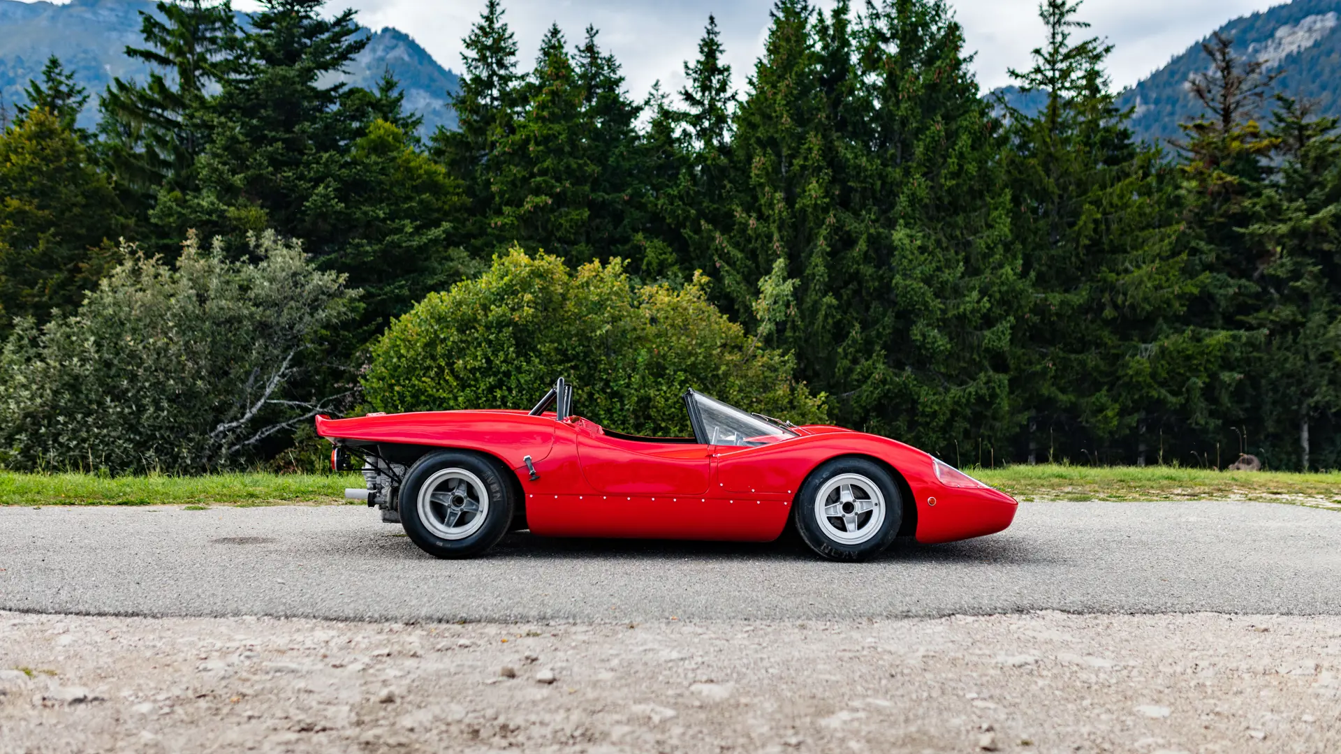 Side view of a 1969 Abarth SE 010