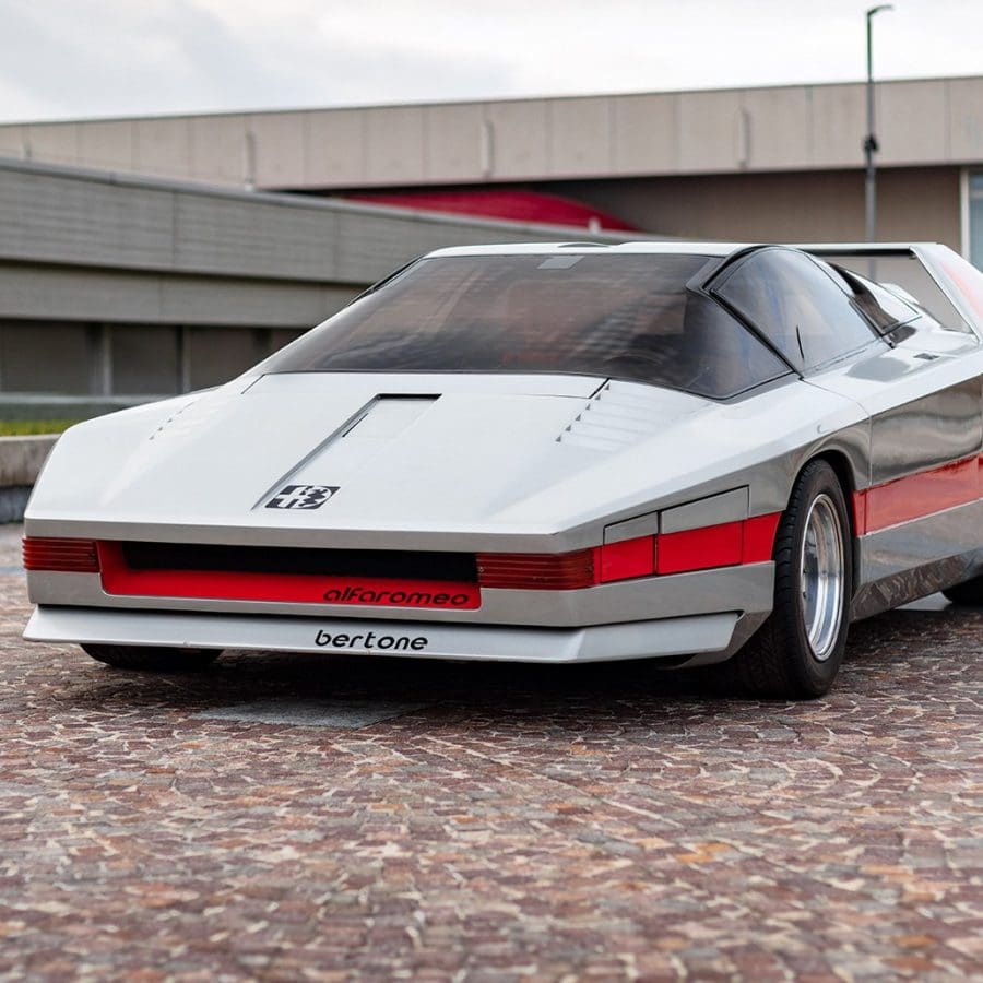Three-quarter front view of a 1976 Alfa Romeo 33 Bertone Navajo