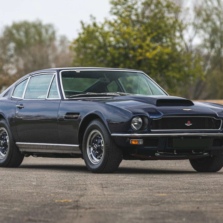 Three-quarter view of a 1973 Aston Martin V8 V540