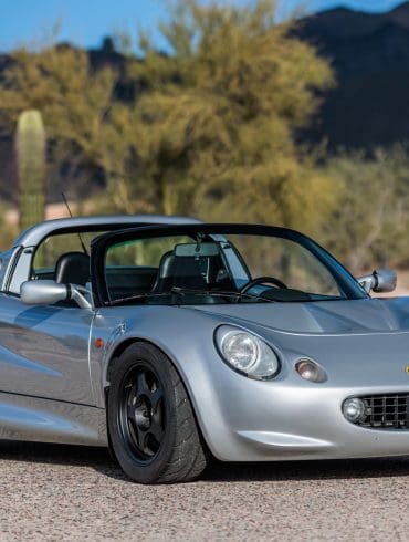 3/4 side view of a 1999 Lotus Elise 111 S