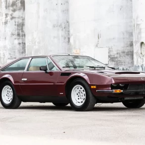 3/4 view of a 1974 burgundy Lamborghini Jarama S