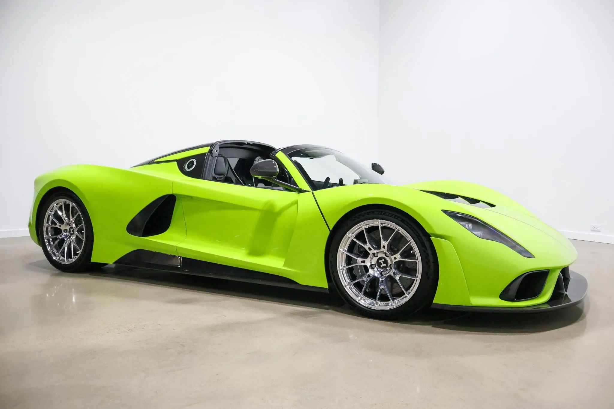 李選手 HYPER VENOM 取り替え式 2023-Hennessey-Venom-F5-