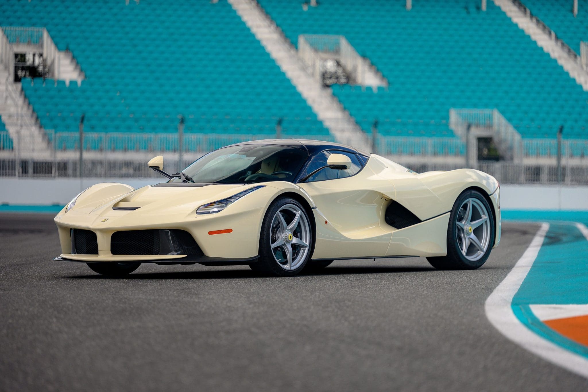 Sitemapcdatahttpsomobeldreferenzcomextraordinary 2015 Ferrari Laferrari For Sale Gallery