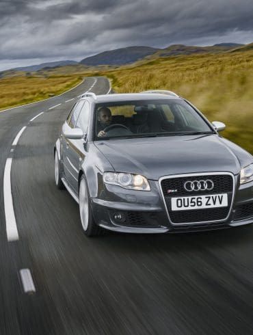 Front view of Audi B7 RS 4 Avant