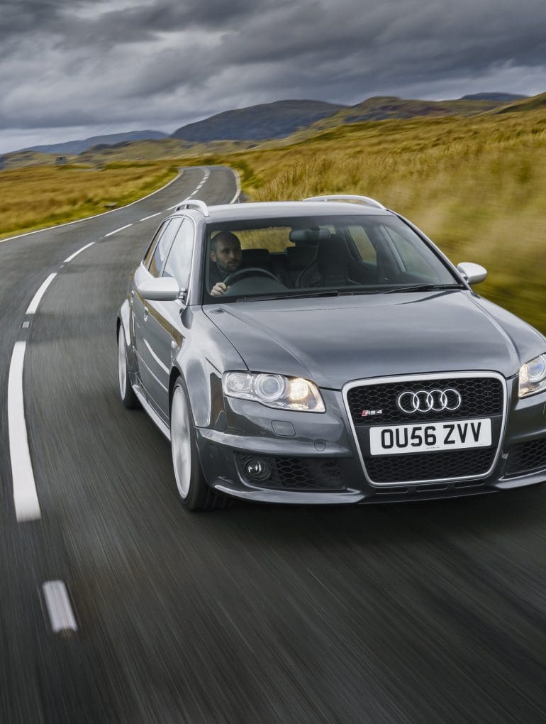 Front view of Audi B7 RS 4 Avant