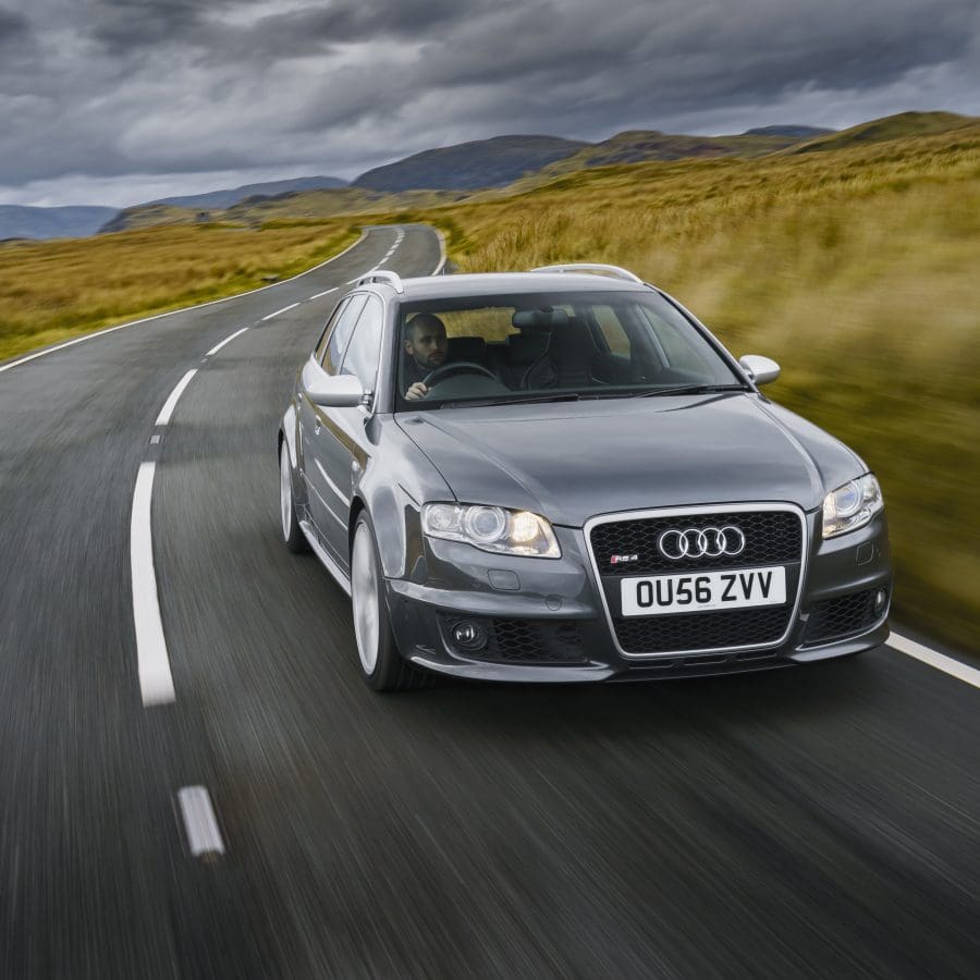 Front view of Audi B7 RS 4 Avant